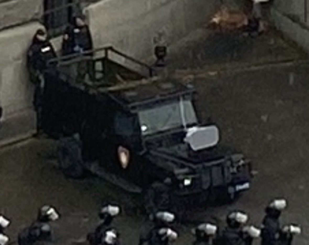 Фото: предполагаемая звуковая пушка, которую использовали для разгона митингов в Белграде, март 2025 / соцсети